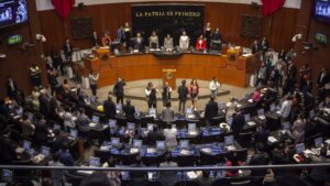 Lluvias en cinco entidades desatan debate en el Senado