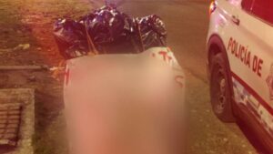 Localizan presuntos restos humanos en bolsas con un mensaje en Puebla