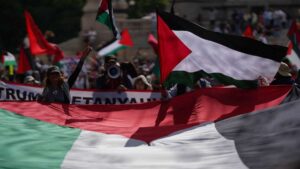 Manifestantes pro Palestina vandalizan SRE; otros cierran Periférico Sur