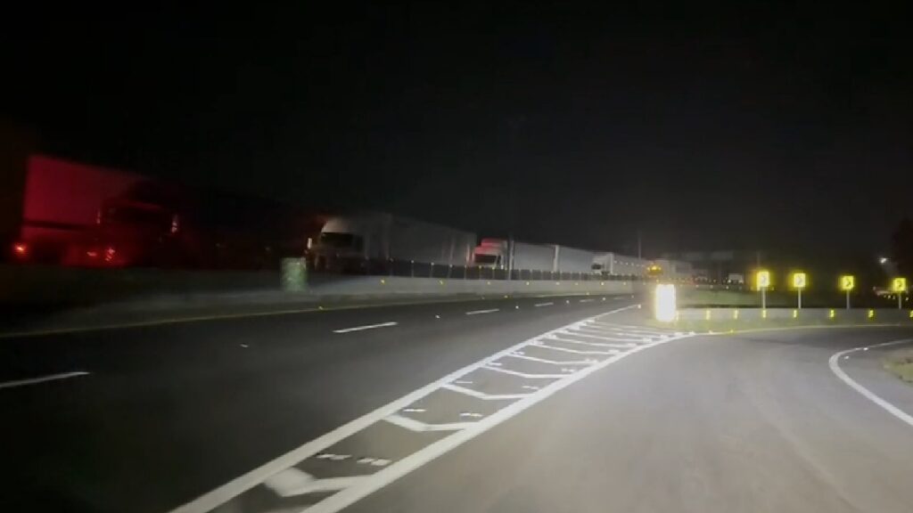 ¡Más de 24 horas de bloqueo! Campesinos mantienen protesta en carreteras de Guanajuato