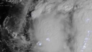Melissa se intensifica a categoría 2 y podría alcanzar categoría 4 en los próximos días