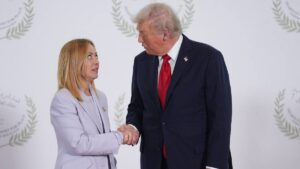 Video: Trump llama “bella” a primera ministra italiana