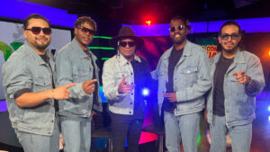 Merenglass regresa a sus raíces con “El baile de la iguana”