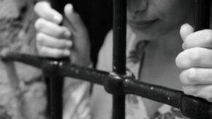 Mujer pasa tres días en prisión por defender su tierra en Huitiupán