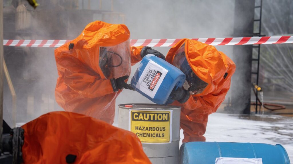 Peligro por fuga de ácido sulfúrico en Jordania