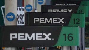 Pemex pierde 61 mil mdp, pero mejora frente a los 161 mil de 2024