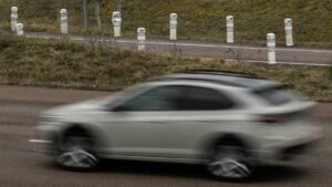 Se vio en vivo: escapaba de la policía y murió atropellado en California