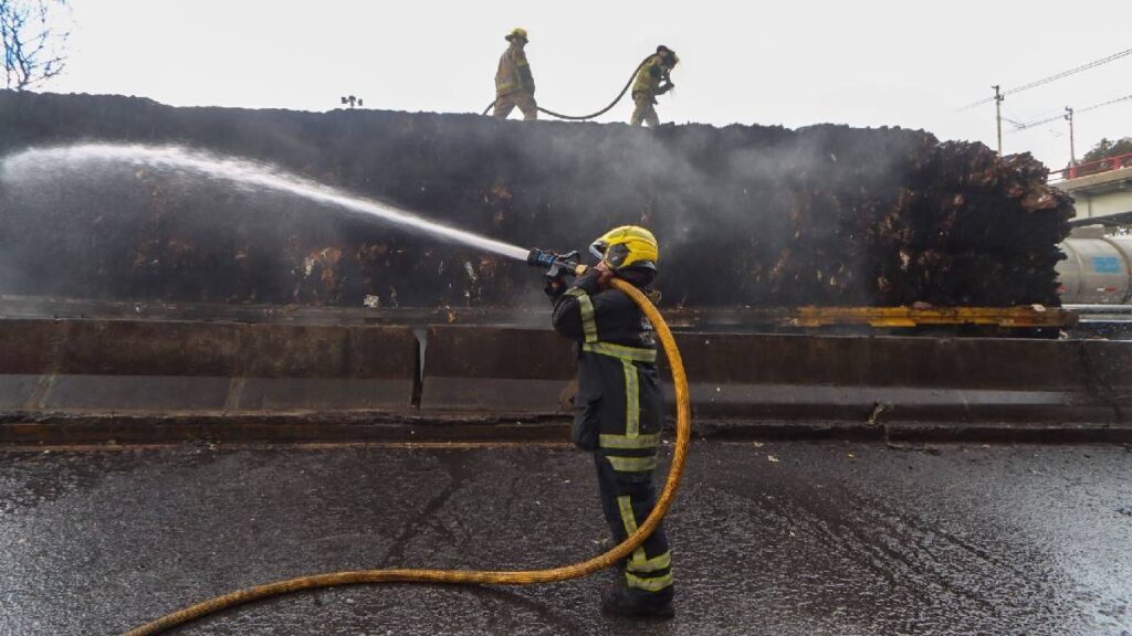 Tras la tragedia de La Concordia, el Gobierno Federal endurece las normas para transportar gas LP y reforzar la seguridad vial.
