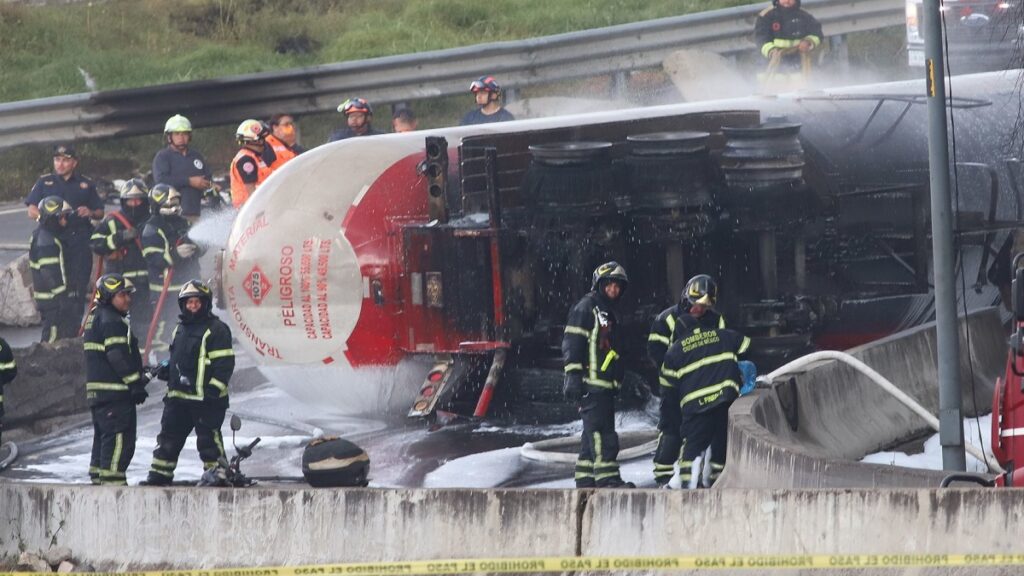 Gobierno anuncia nuevas normas tras explosión de pipa en Iztapalapa