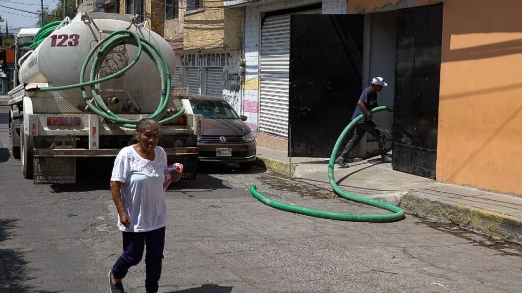 En Edomex, distribuir agua sin permiso puede castigarse con hasta seis años de prisión y multas de hasta 500 UMA.