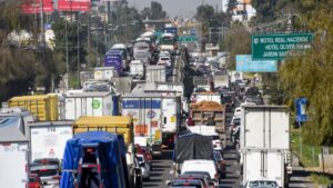 Piperos y agricultores colapsan carreteras en varios estados