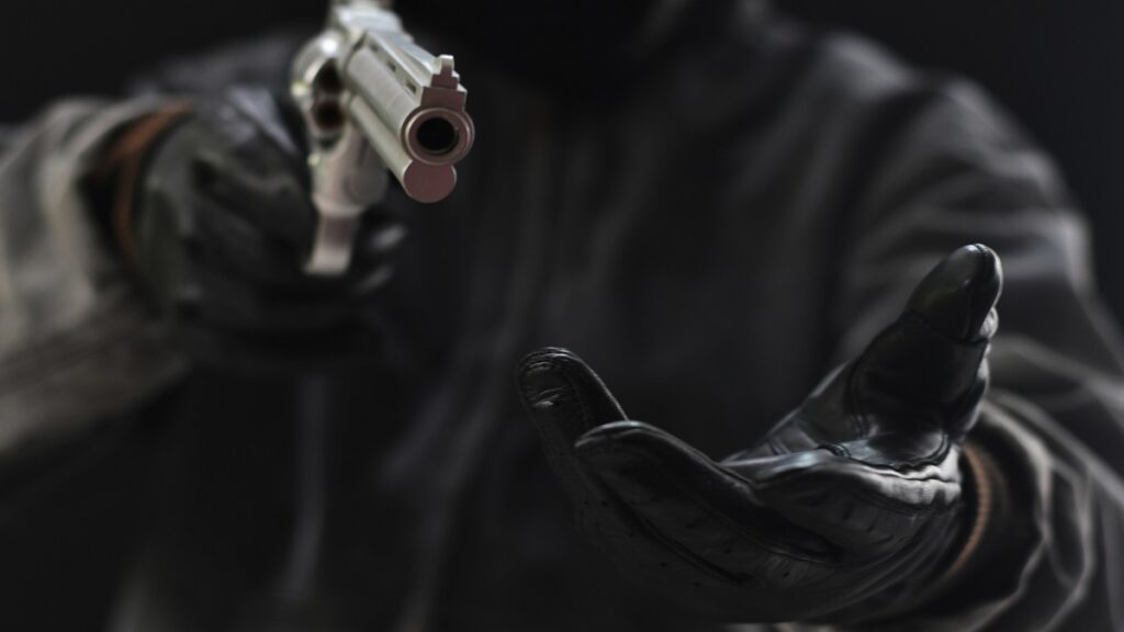 por-unas-macetas-exdirigente-del-prd-en-veracruz-amenaza-a-vecina-con-pistola