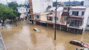 Inundaciones históricas arrasan Poza Rica; reportan 41 municipios afectados