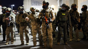 ¿Qué dice la Ley de Insurrección que Trump quiere invocar para “mantener las ciudades seguras”?