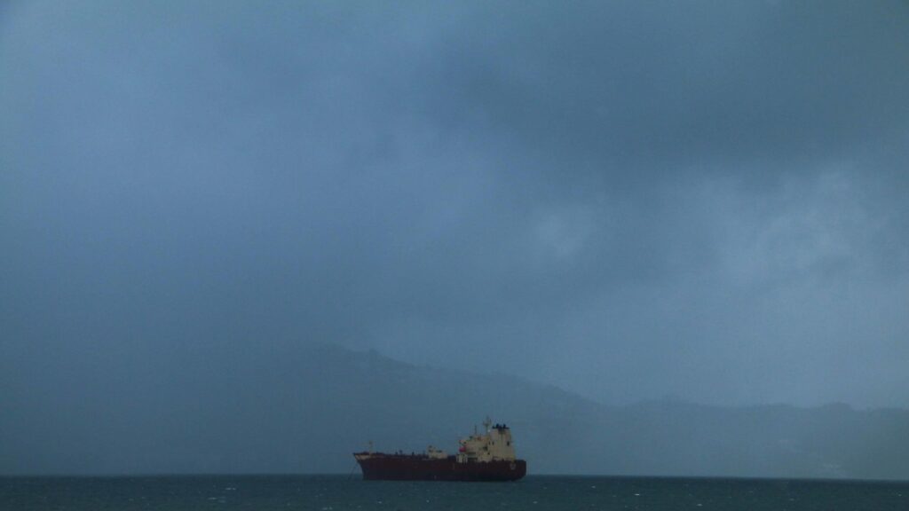 Raymond toca tierra en Los Cabos y se debilita a ciclón post-tropical