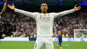 El Real Madrid derrota al Barcelona en el Clásico y sigue en la cima