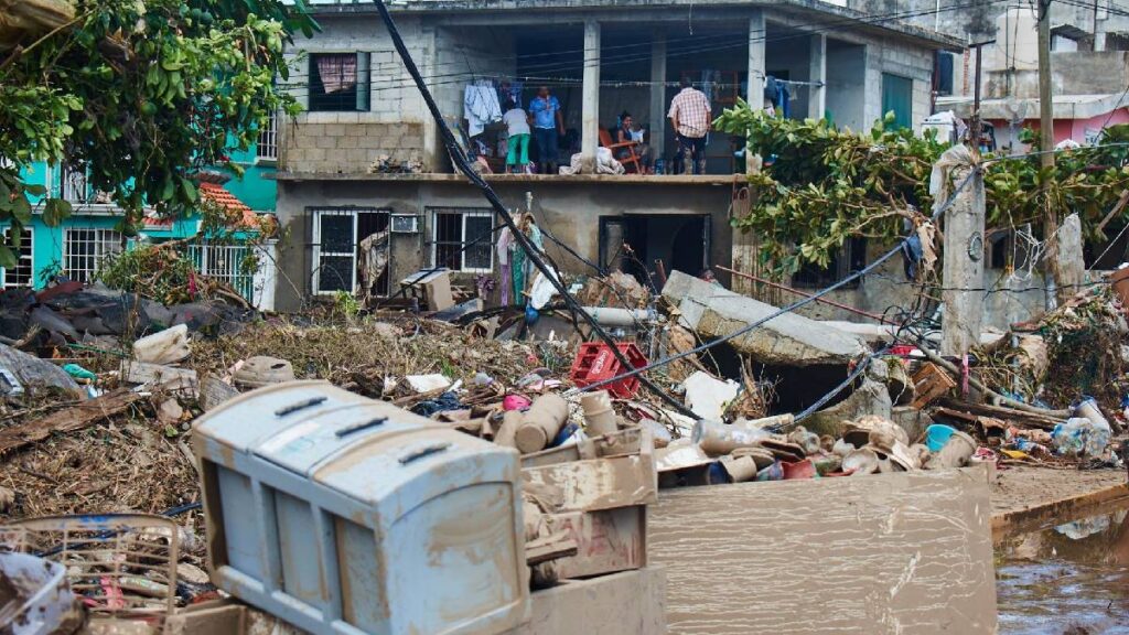 restaurante-el-atracadero-sobrevive-a-la-corriente-y-aparece-intacto-en-alvarado-veracruz
