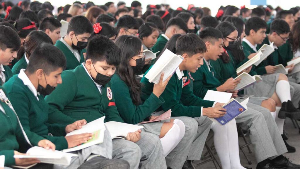 Beca Rita Cetina para alumnos de secundaria.