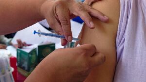 Actualizan vacuna contra COVID-19 para campaña de vacunación invernal 2025-2026