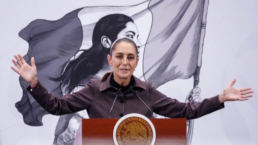 Sheinbaum advierte que proveedores deben entregar medicamentos aunque existan adeudos; “no debieron concursar si no podían cumplir”.