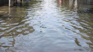 Desalojan a más de mil 600 personas tras desbordamiento del río Moctezuma