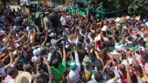 Sheinbaum recorre Tamazunchale e inicia censo de damnificados por lluvias