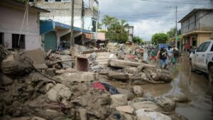 Sube a 72 el número de muertos por lluvias en cinco estados