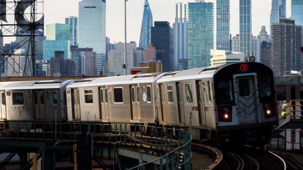Adolescentes practicaban "subway surfing" antes de morir