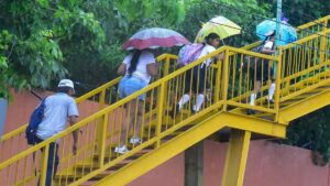 Colima y Jalisco se suman a la lista de estados que cancelan clases por tormenta Raymond