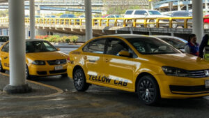 Sorprende a usuarios aumento de hasta en 35% en precio de taxis del AICM