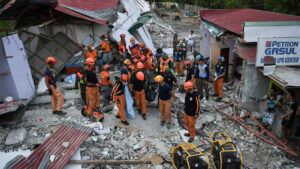 Terremoto en Filipinas deja al menos 72 muertos y miles sin hogar