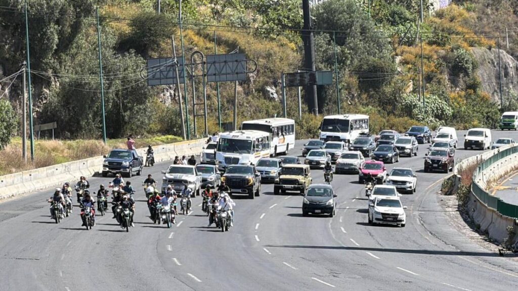 Transportistas y comerciantes de Edomex se dirigen hacia CDMX.