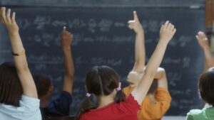 Tras afectaciones por lluvias, reabren 563 escuelas de la Sierra Norte de Puebla