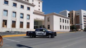 Desalojan Palacio de Gobierno y Secretaría de Hacienda en Chihuahua por amenaza de bomba