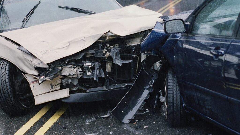 vuelca-auto-en-la-via-corta-puebla-chiautempan-y-un-peaton-salva-de-milagro