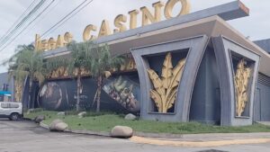 Balacera frente al casino “Vegas” en Tapachula deja vehículos dañados y pánico en la población