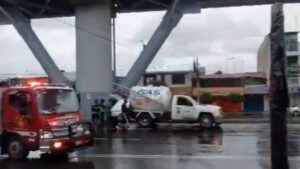 Video: choca pipa y se fuga gas en CDMX